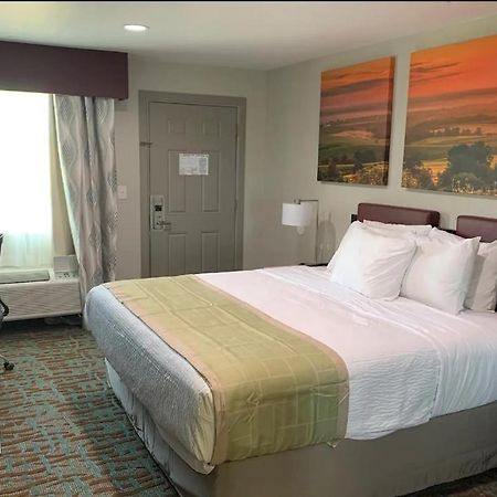 Days Inn By Wyndham Bellville Mansfield Buitenkant foto