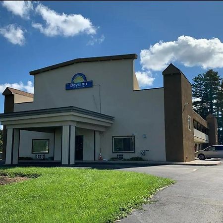 Days Inn By Wyndham Bellville Mansfield Buitenkant foto