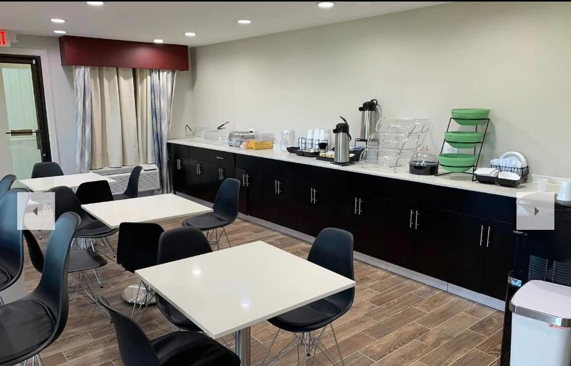 Days Inn By Wyndham Bellville Mansfield Buitenkant foto