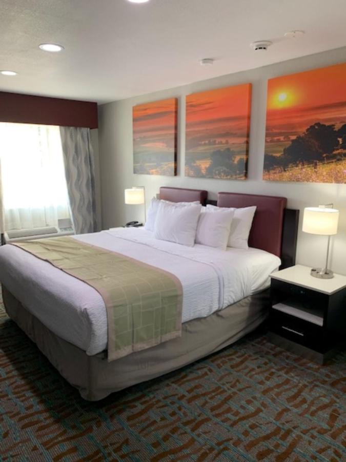 Days Inn By Wyndham Bellville Mansfield Buitenkant foto
